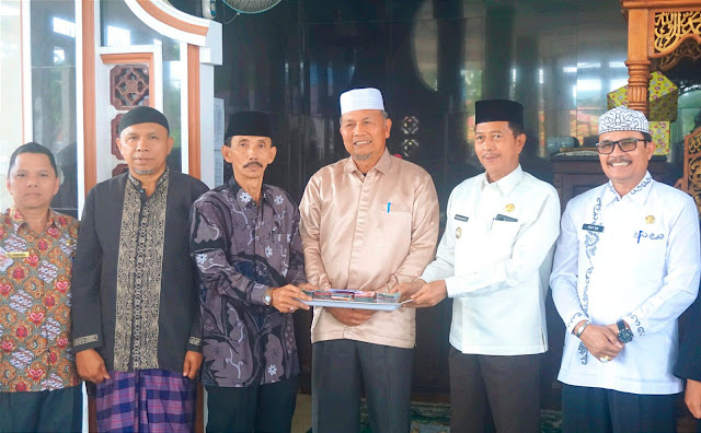 Bupati dan wakil Bupati Pasbar Melaksanakan Jum'at Berkah di Mesjid Nurul Ikhlas Bandarejo