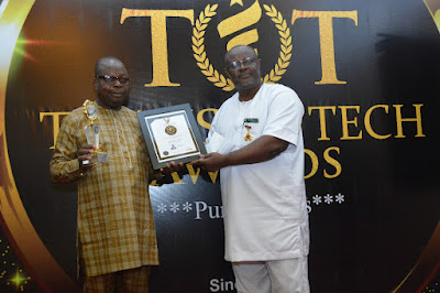 Olubayo Abiodun receiving his award from Mr. Amos Emmanuel of Programos
