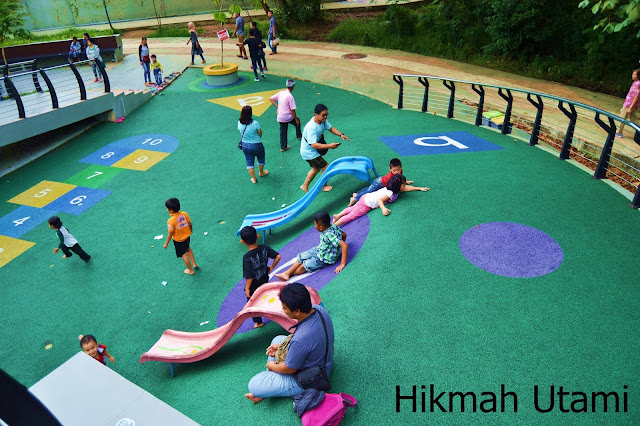 Salah Satu Fasilitas Taman Digulis yaitu Taman bermain anak