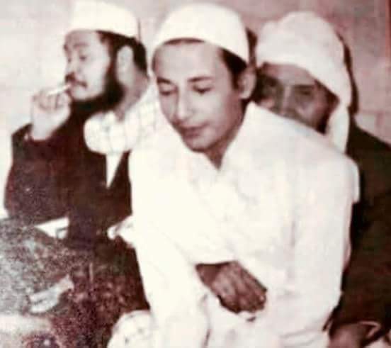 Foto: dr kiri merokok waliyulloh jadzab habib tompel ahmad bafaqih, habib luthfi yahya muda dan waliyulloh mbah malik( sang guru )