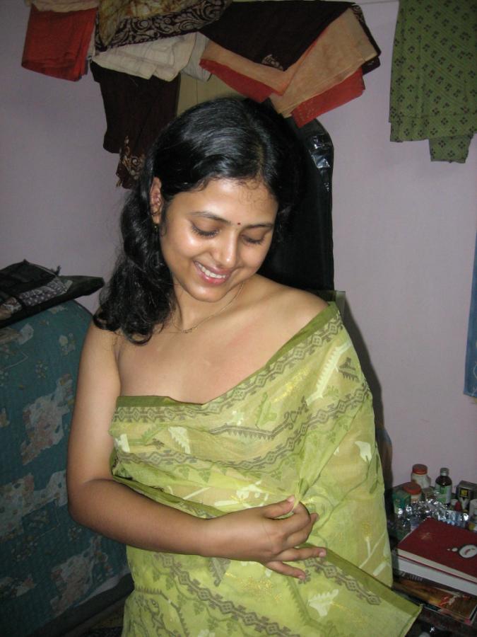 Indian Aunty Seducing nude Pictures