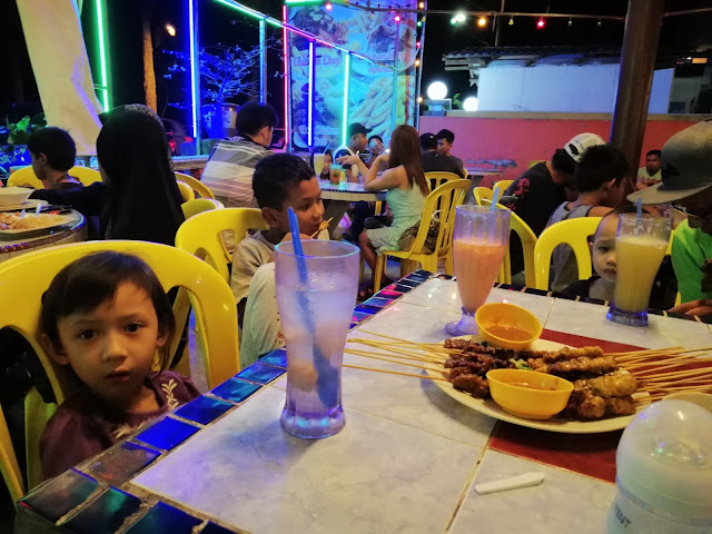 JALAN-JALAN CARI MAKAN SATAY PANTAI PUTERI MELAKA