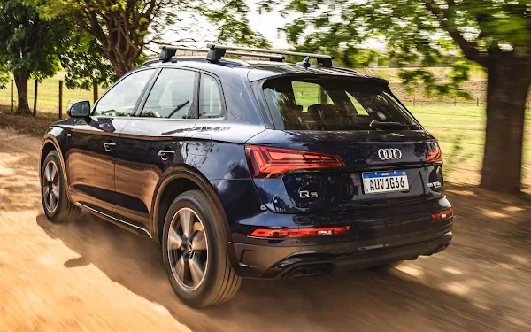 Novo Audi Q5 TFSIe eleito o melhor Carro Híbrido do Ano 2023