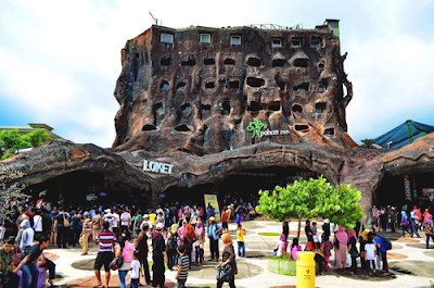  Jatim Park merupakan sebuah daerah wisata yang berada di kota Batu Objek Wisata Jatim Park 2 Kota Batu Jawa Timur