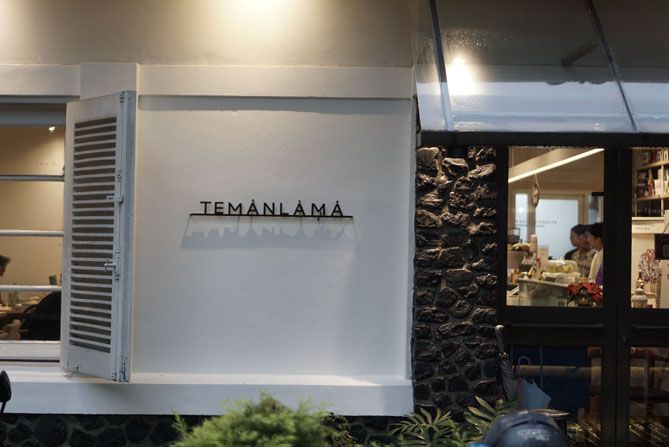 Teras Teman Lama Coffee Bandung