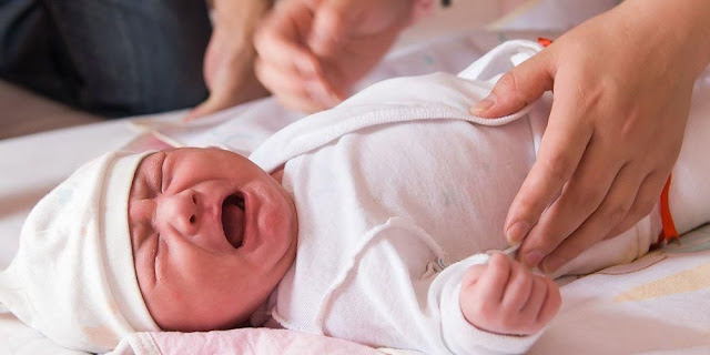 Recognize 7 common causes of baby crying