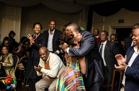 Trending Picture: President Uhuru Hugs a Lady 