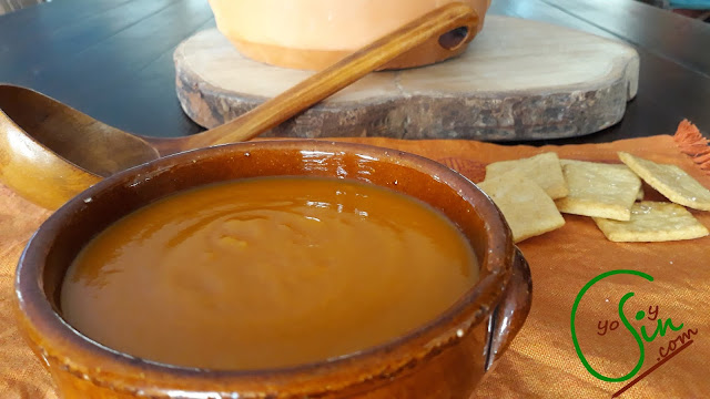 yosoysin crema india de zanahorias y lentejas rojas, con cuchara, salado, sin arroz, sin avena, sin azúcar, sin frutos secos, sin gluten, sin huevo, sin lácteos, sin maíz, sin trigo, vegan