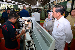 Jokowi Tinjau Aktivitas Pembelajaran di SMK Negeri 1 Purwakarta