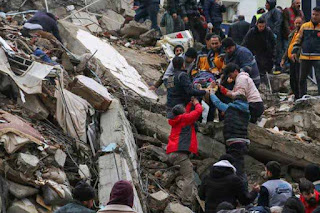 Turkey and Syria earthquake: race to find survivors as death toll passes 6,000 and hundreds of thousands seek shelter