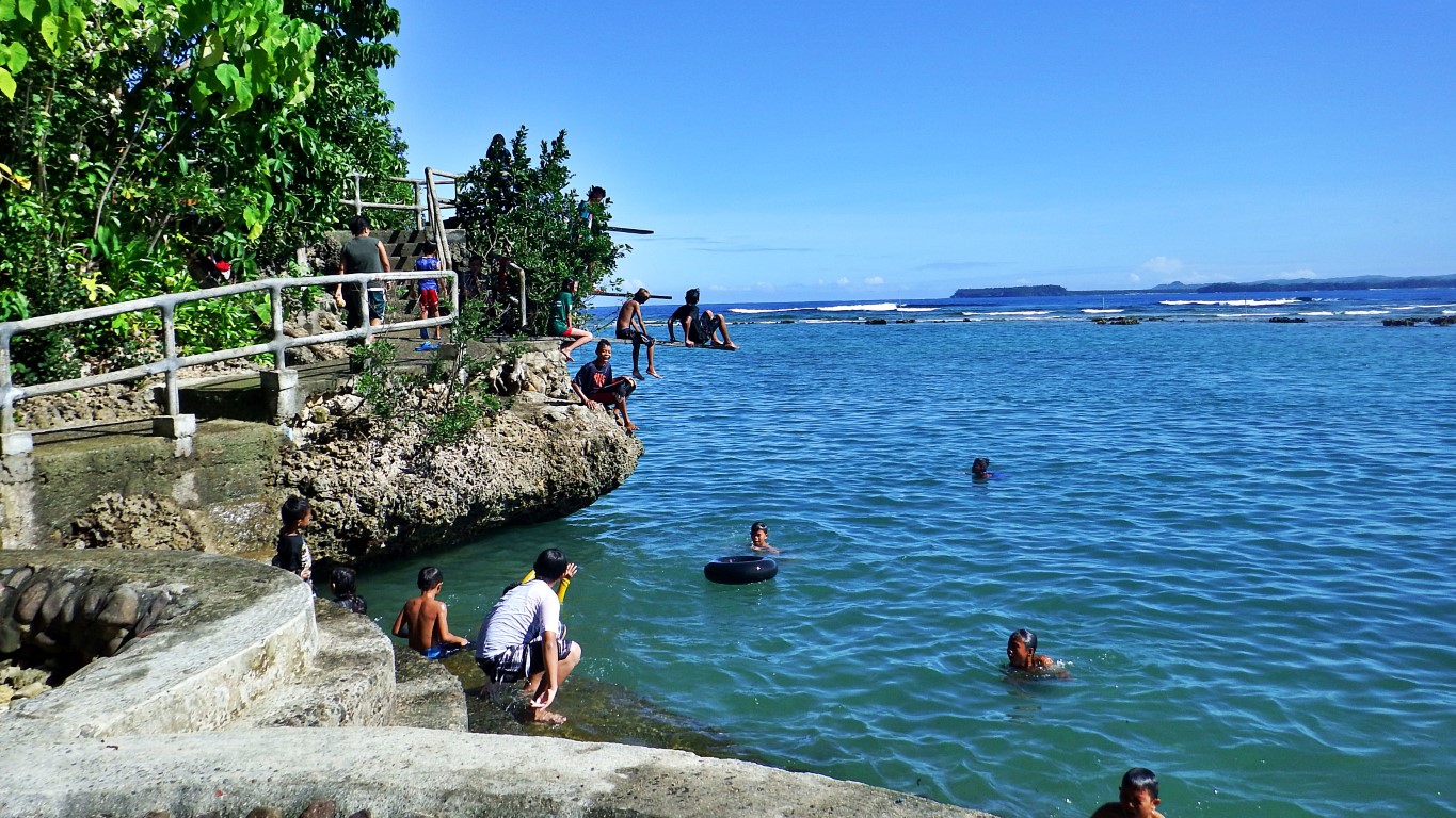 swimming area and cliff jumping platforms at Minasangay Island