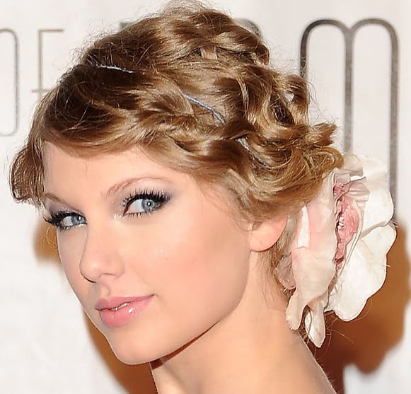 Taylor Swift Curly Updo