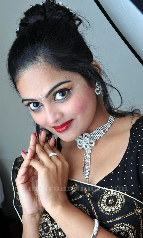 Vishnupriyahot malayalam new faceTV anchorcute snapssexy in saree outfithot exclusive gallery hot images