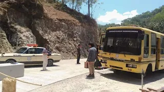 Bus Tahanan dan Mobil Jadul di Film Bangsal Isolasi