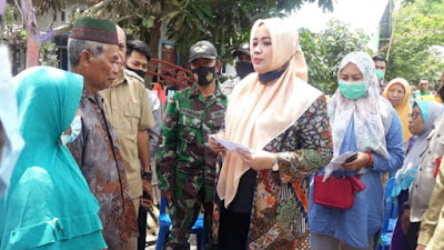 Tinjau Korban Kebakaran Rumah di Desa Dore, Bupati Bima Serahkan Bantuan Pribadi