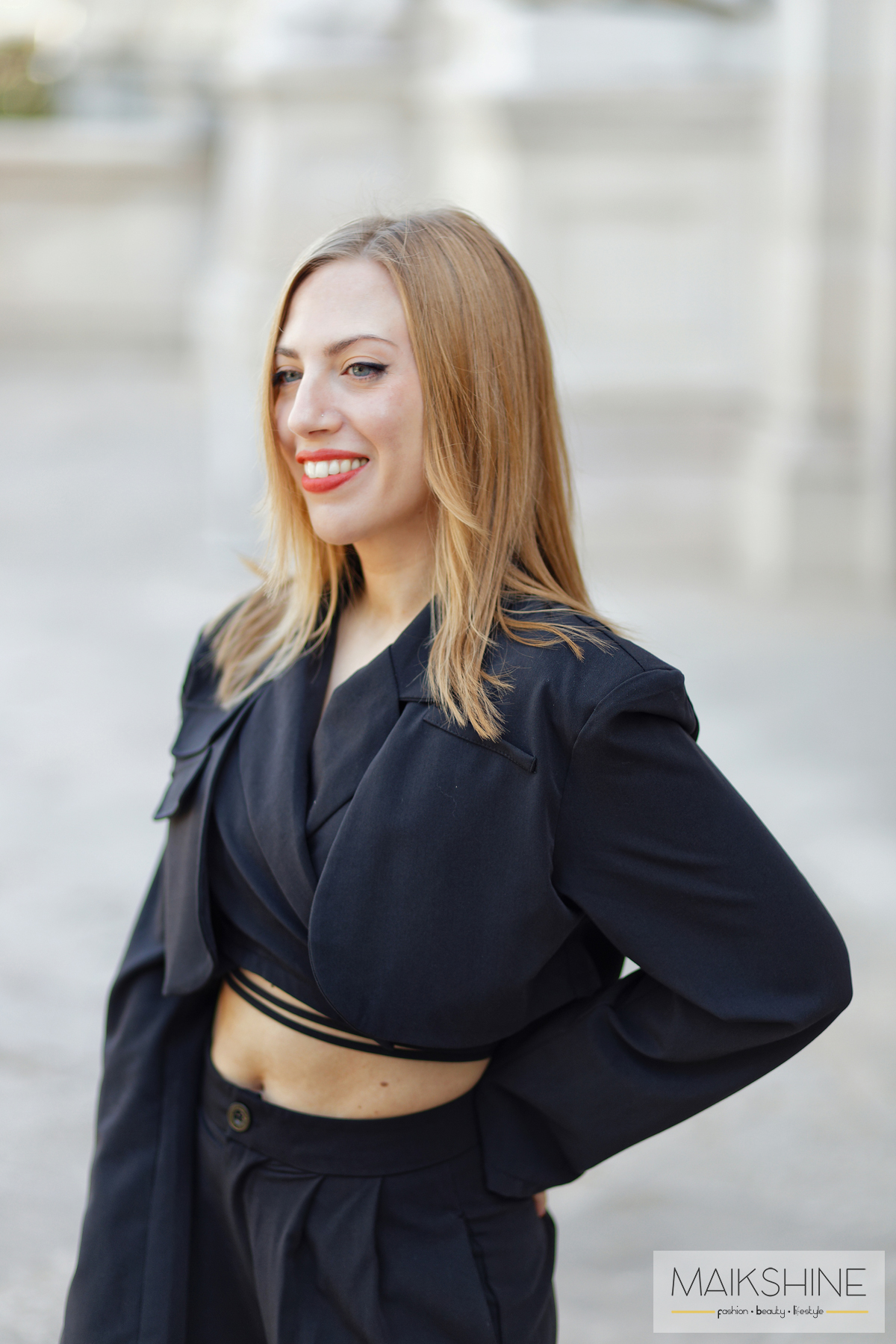 Cropped blazer black suit