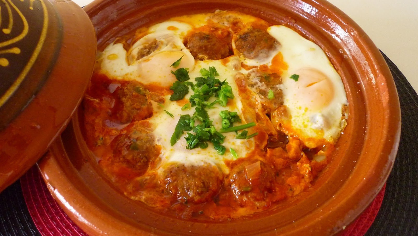 Tajine of Kefta and eggs