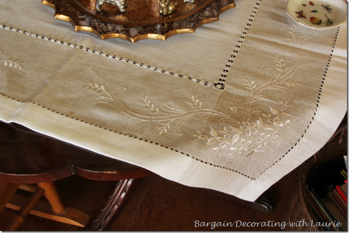 TABLE TOPPER