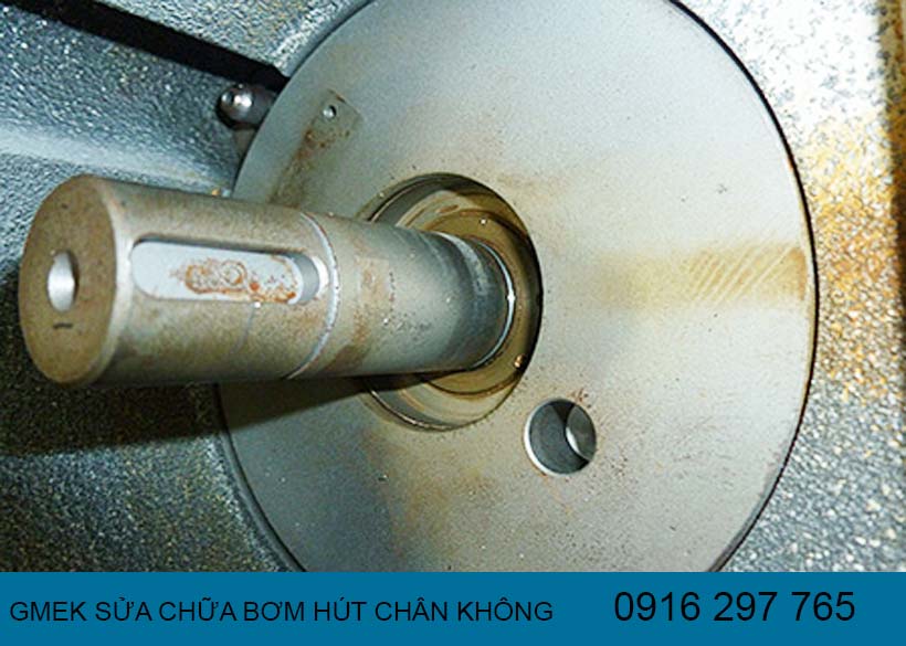 Hướng dẫn đổ dầu cho bơm hút chân không