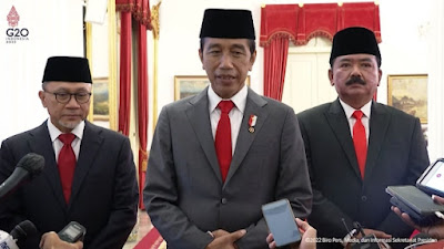 Jokowi Reshuffle Kabinet, Rocky Sebut Tukar Tambah Politik: Buat Selamatkan Diri Sendiri