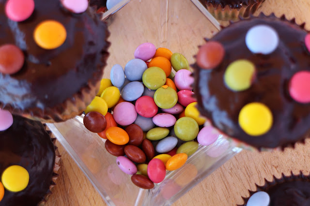 cupcakes-de-naranja-chocolate-y-lacasitos, lacasitos, orange-chocolate-cupcakes
