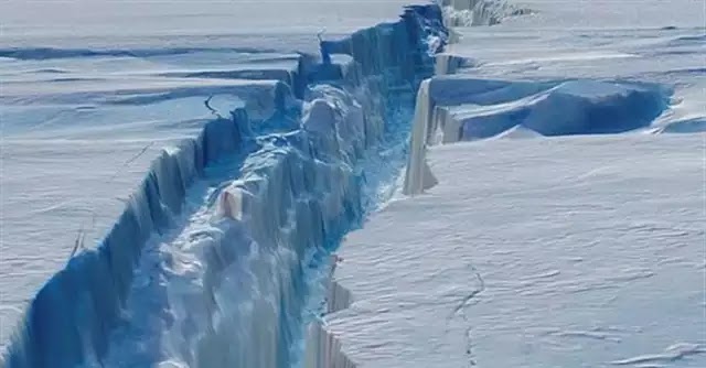 Παγόβουνο όσο το Μπαλί ετοιμάζεται να αποκολληθεί στην Ανταρκτική