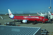 Virgin Australia Boeing 737800. Fokker 100