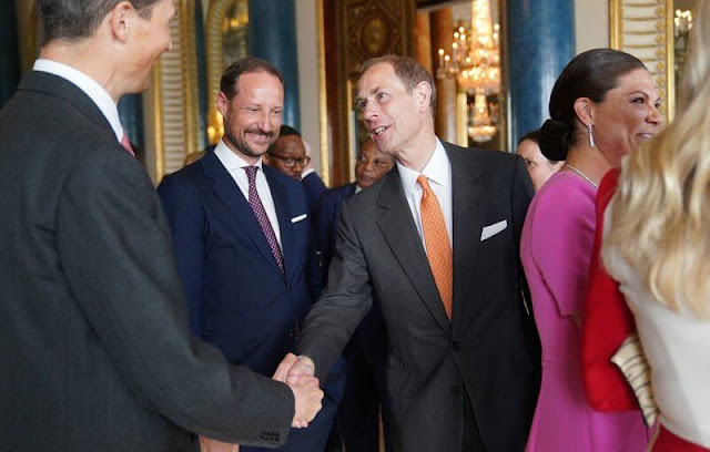 CORONACIÓN DE CARLOS III COMO REY DEL REINO UNIDO - Página 3 Royal-family-18