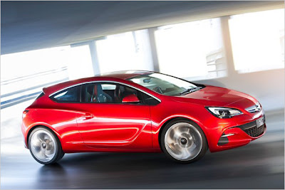 2011 Opel Astra GTC Paris live photos