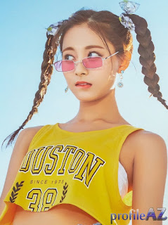 Cute Photos of Twice Tzuyu wearing a glasses In the beach