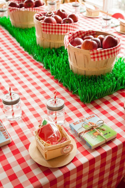 Mesa de Doces e Lembrancinhas Tema Branca de Neve