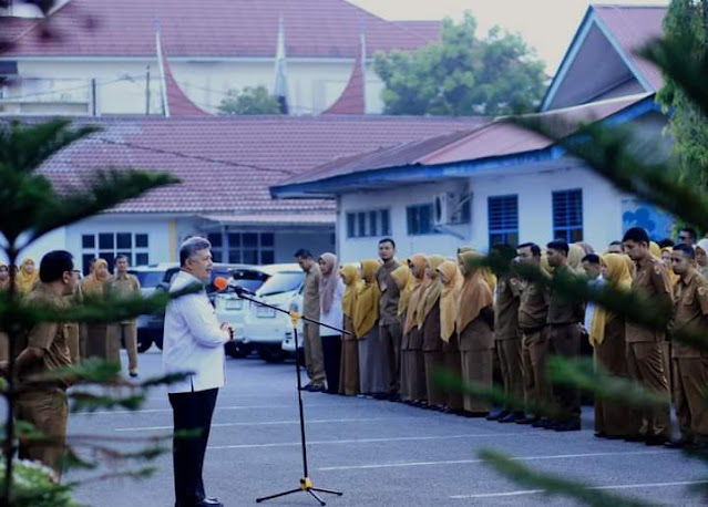 Wali Kota Pimpin Apel Pagi Lingkup Pemko Solok