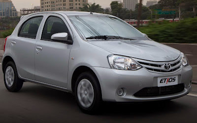 Toyota Etios 2014 Hatch XS - prata