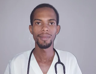 Découvrez le plus jeune médecin de l’hôpital de Hombo