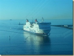 20130721_ferry arrives (Small)
