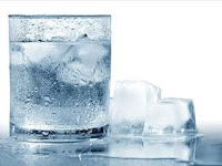 Bahaya Sering Minum Air Es