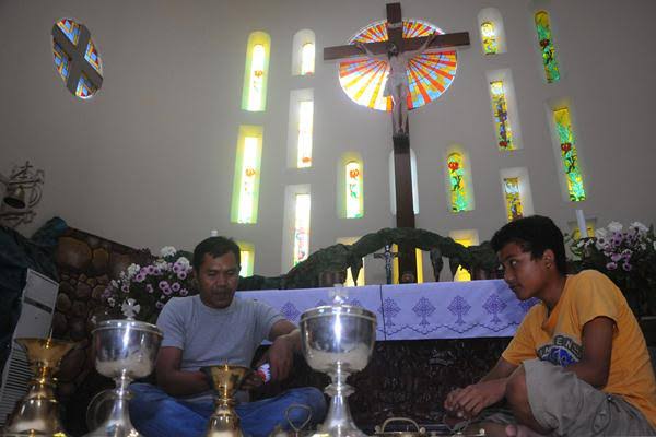 Cegah Corona, Gereja Semarang Larang Jabat Tangan, Cium, dan Pakai Air Suci