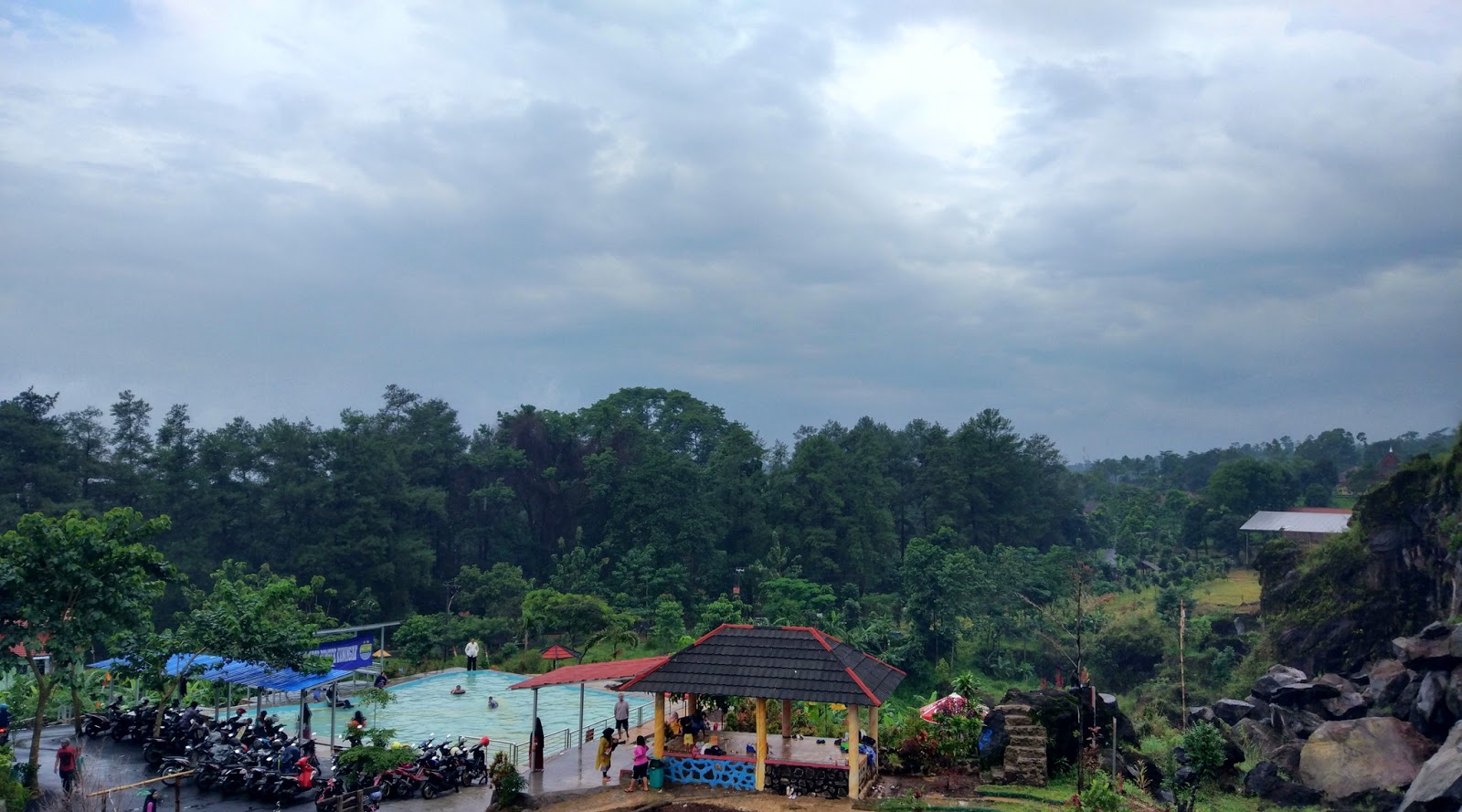 Taman Batu Hanjuang Tawarkan Indahnya Wisata Alam Kekinian Untuk Semua Kalangan Cirebon Bribin