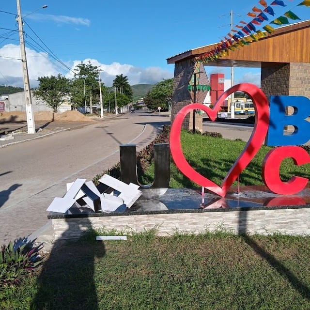 E O VANDALISMO CONTINUA EM BOM CONSELHO?