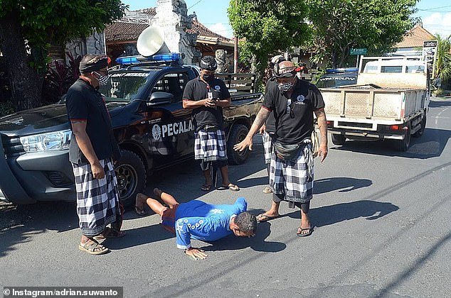 Sports and street sweeping ... unconventional punishments for tourists who do not observe masks in Indonesia