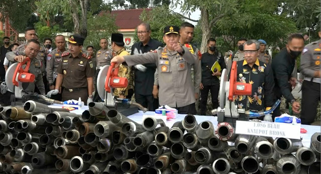 Polda Riau Musnahkan 73 Kilogram Ganja, Ribuan Botol Miras Serta Knalpot Brong