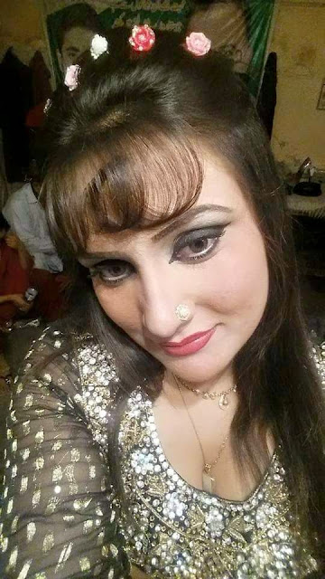 Iram Chaudhray Live Super Hottest Mujra Videos