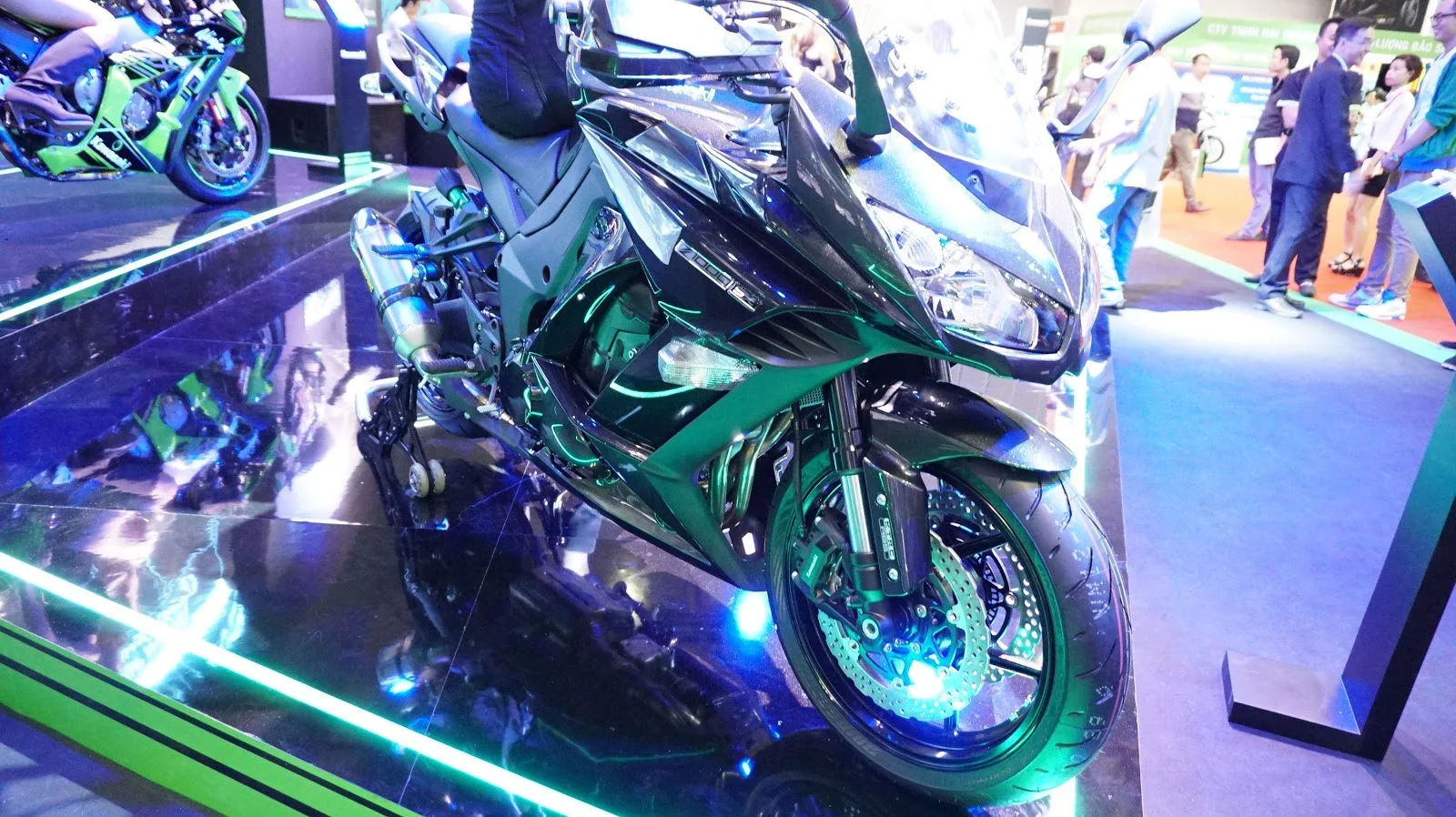 Cận cảnh siêu xe Kawasaki 1000 ABS tại VMS 2016