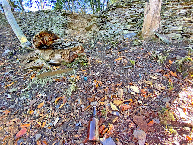 往拉夫郎山西北峰--石板屋遺址