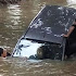 Video Detik-Detik Mobil Tercebur Empang Karena Sopir Kurang Fokus