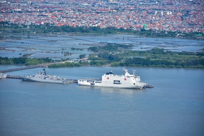 Heli Panther Wing Udara 2 Laksanakan Evakuasi Medis di KRI dr. Wahidin Sudirohusodo