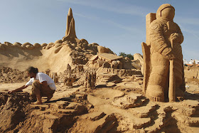 Digging deep Sand Sculpture