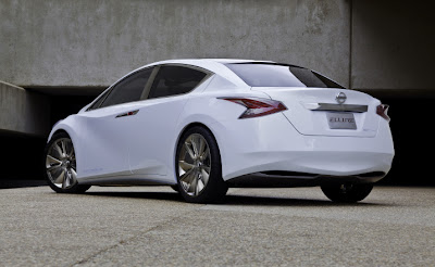 2013 Nissan Maxima Features Review