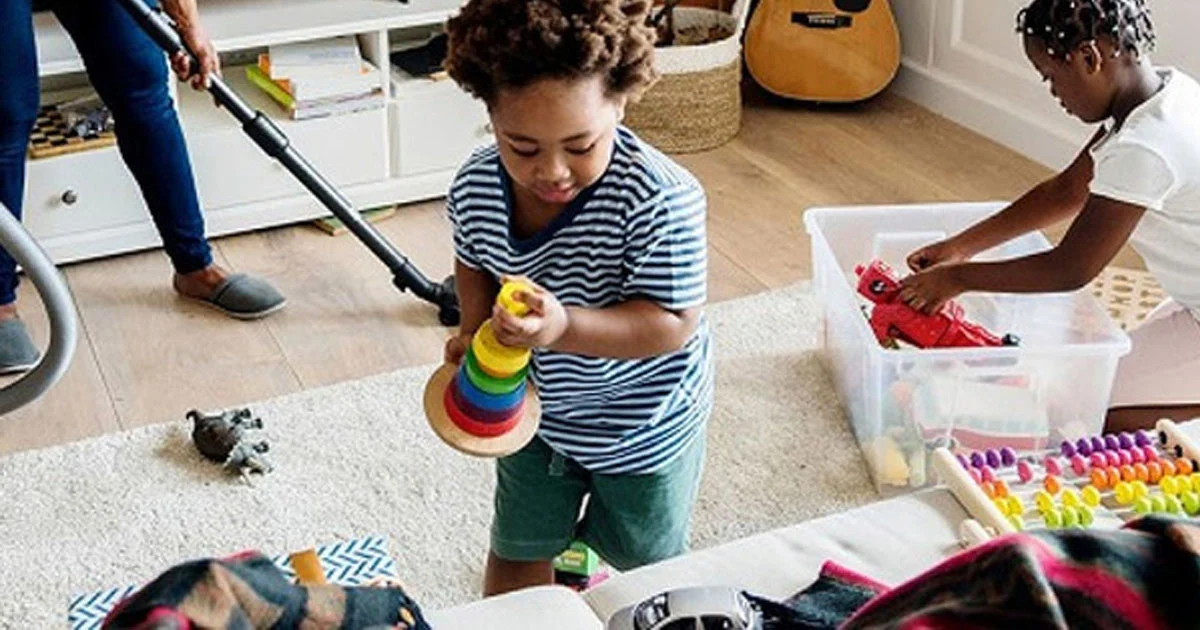 Cách dạy con làm việc nhà theo độ tuổi  từ 2-5 tuổi. Học làm các việc nhẹ theo trình tự