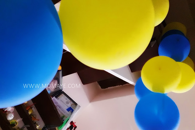 metallic balloons, yellow, royal blue, DIY